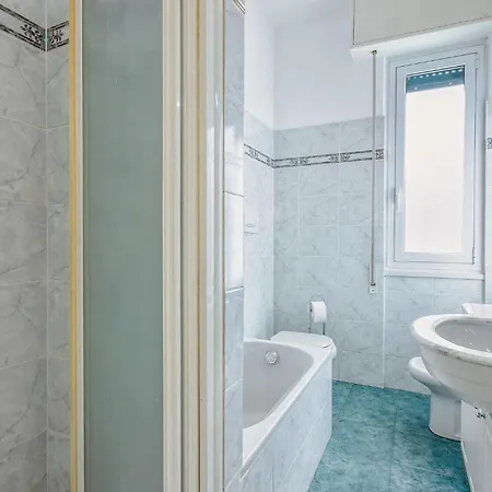 3 Bedroom Nice Apartment In Rapallo *