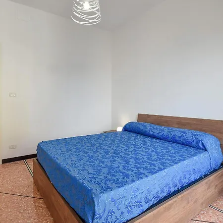 3 Bedroom Gorgeous In Apartment *