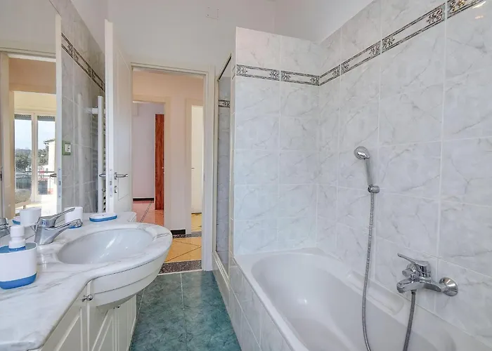 3 Bedroom Gorgeous In Διαμέρισμα